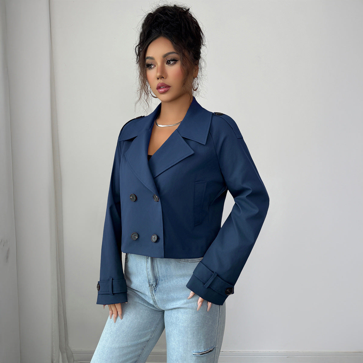 casual minimalist long sleeve jacket for women paired with jeans