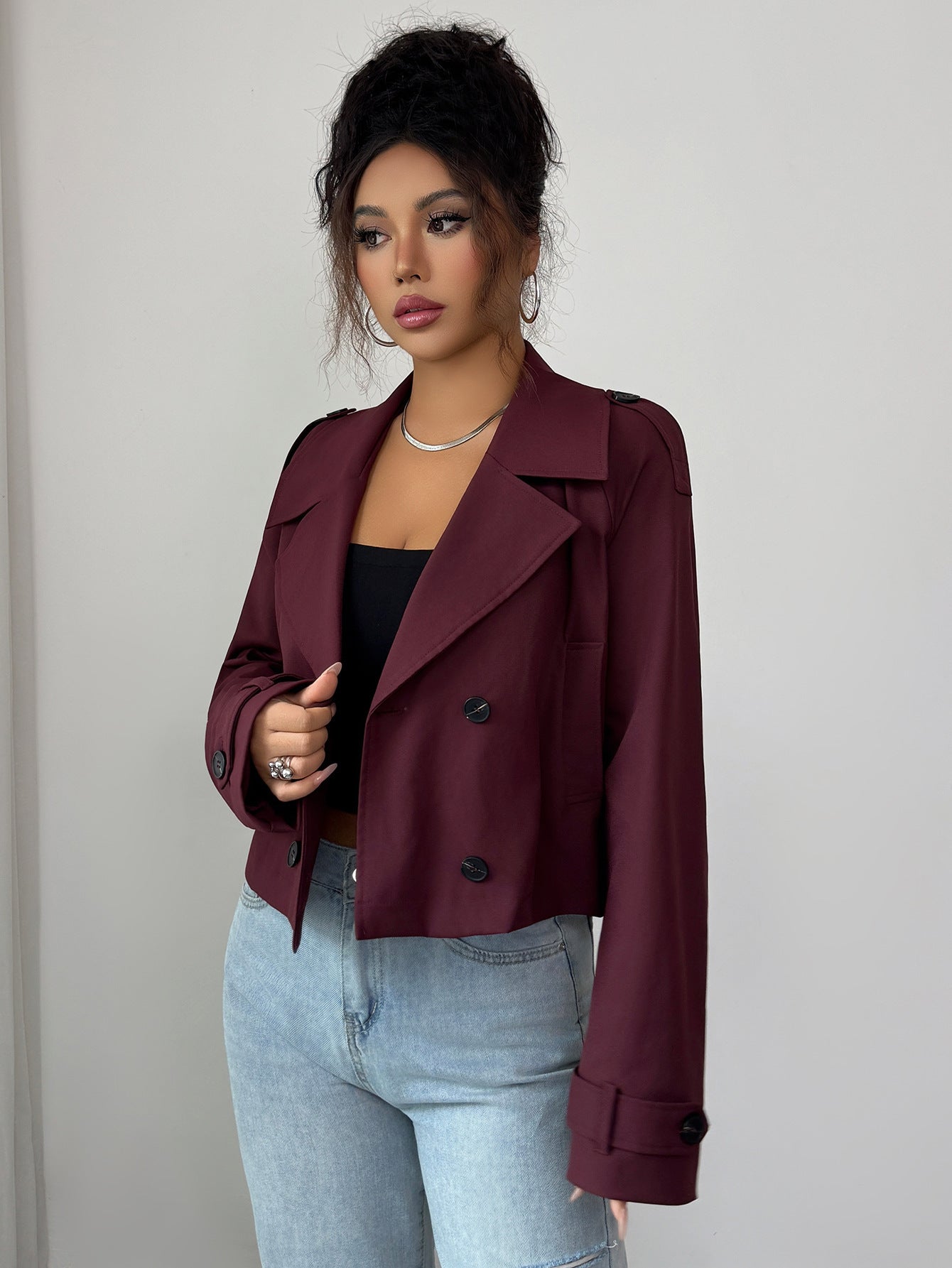 casual minimalist long sleeve jacket for women paired with jeans